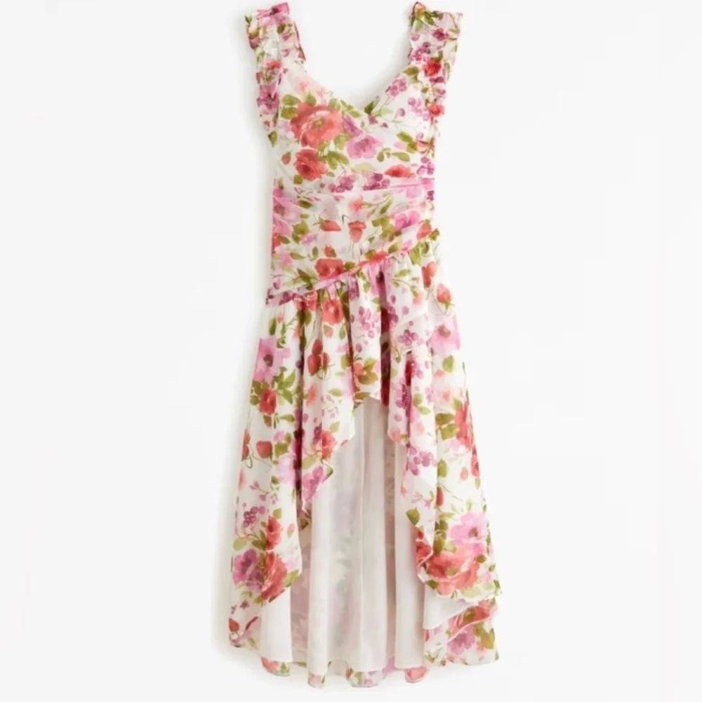 NWT Abercrombie & Fitch White Floral Strawberry Ruffle Flowy Dress Size Medium